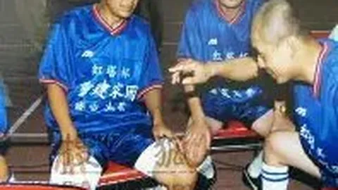 网友揭露张俪直播售假，质疑遭群聊剔除